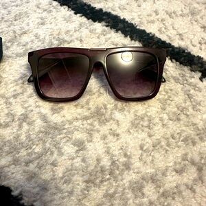 QUAY “name drop” sunnies 😎